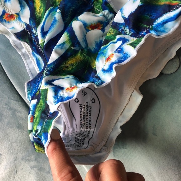 Never worn bikini - Picture 2 of 8